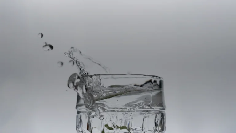 Verre d'eau minérale